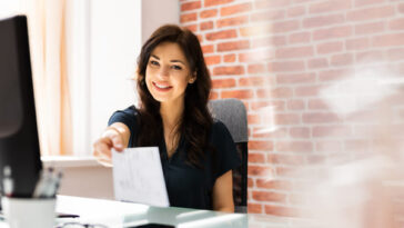 featured image: Best Payroll Services- A Look at Top Payroll Solutions