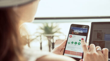 featured image: How Does Airbnb Make Money