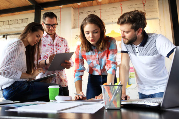 featured image: Creating Your Startup Pitch Deck- 4 Must-Haves
