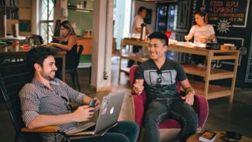 featured image: Franchisee vs Franchisor- What's The Difference?