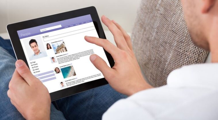 Pouvez-vous voir qui a consulté votre profil Facebook ? | Un guide complet