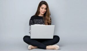 Quelles solutions de médias numériques proposent-ils IzoneMedia360?